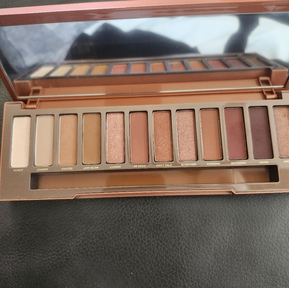 Urban Decay Naked Heat Eyeshadow Palette